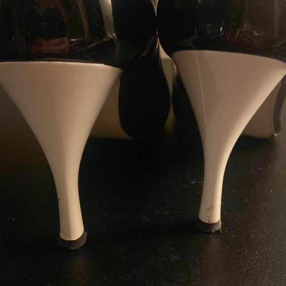 Bebe black and white patent leather peep toe heels size 10 - Picture 4 of 13
